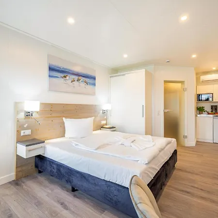 Апартаменты Waterfront Загард